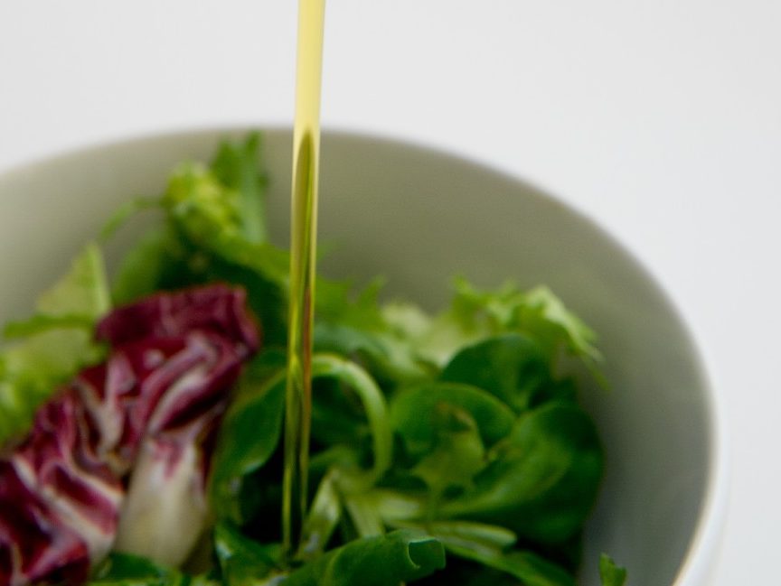 Frisch und würzig: Tipps für das richtige Salatdressing – Apéro